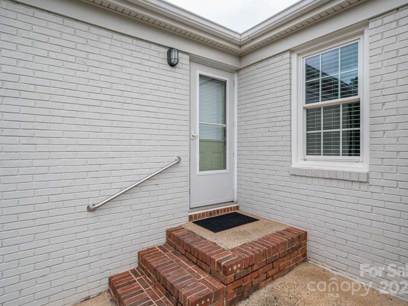 3501 Gardner Park Drive, Gastonia, NC 28054.  MLS# CAR4287459, YatesRealty ID 33390. 