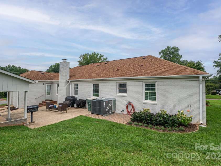 3501 Gardner Park Drive, Gastonia, NC 28054.  MLS# CAR4287459, YatesRealty ID 33390. 