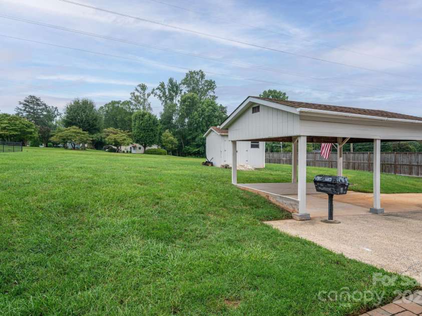 3501 Gardner Park Drive, Gastonia, NC 28054.  MLS# CAR4287459, YatesRealty ID 33390. 