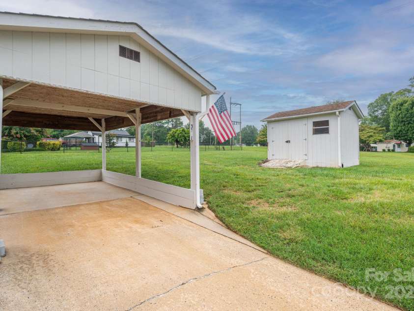 3501 Gardner Park Drive, Gastonia, NC 28054.  MLS# CAR4287459, YatesRealty ID 33390. 