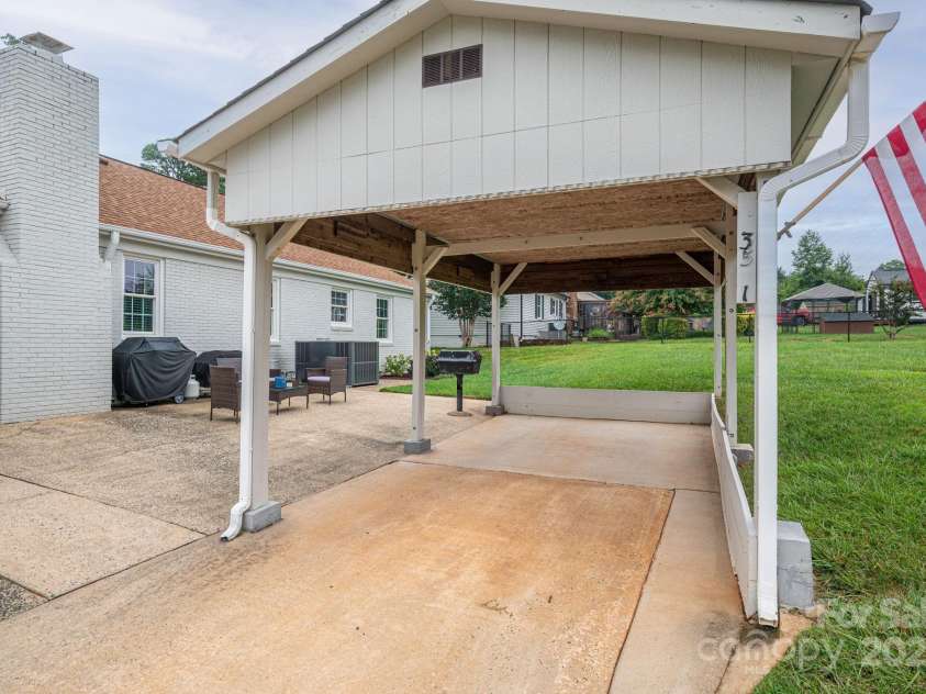 3501 Gardner Park Drive, Gastonia, NC 28054.  MLS# CAR4287459, YatesRealty ID 33390. 