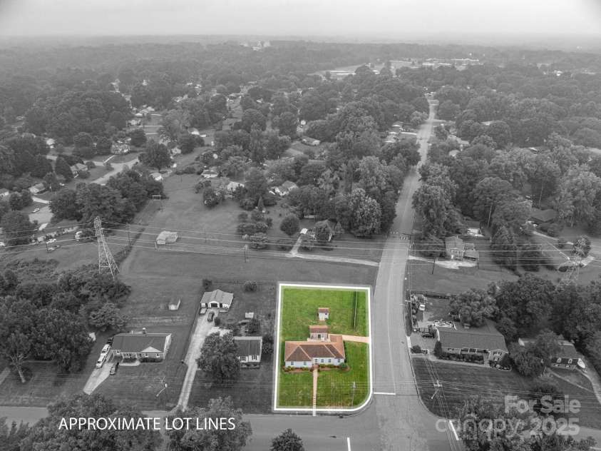 3501 Gardner Park Drive, Gastonia, NC 28054.  MLS# CAR4287459, YatesRealty ID 33390. 