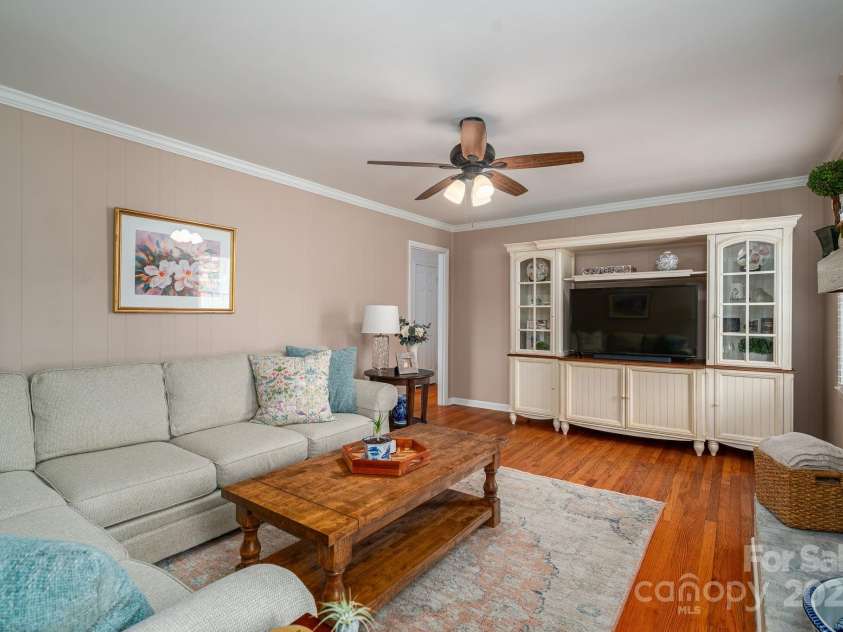 3501 Gardner Park Drive, Gastonia, NC 28054.  MLS# CAR4287459, YatesRealty ID 33390. Family Room