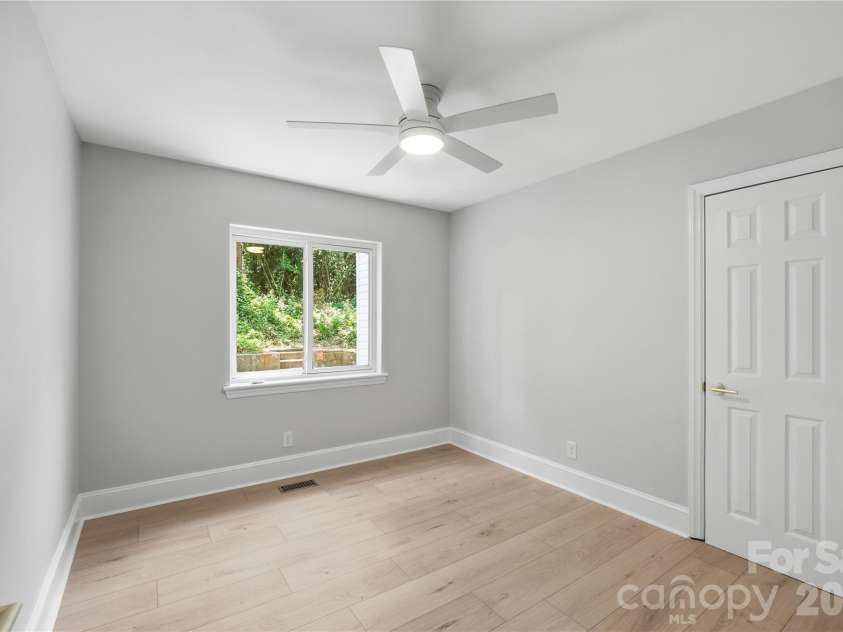 2617 Clydesdale Terrace, Charlotte, NC 28208.  MLS# CAR4396646, YatesRealty ID 33391. 2nd Bedroom