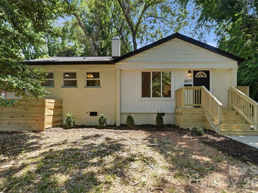 2617 Clydesdale Terrace, Charlotte, NC 28208.  MLS# CAR4396646, YatesRealty ID 33391. 