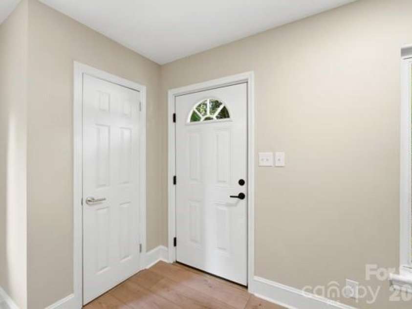 2617 Clydesdale Terrace, Charlotte, NC 28208.  MLS# CAR4396646, YatesRealty ID 33391. 