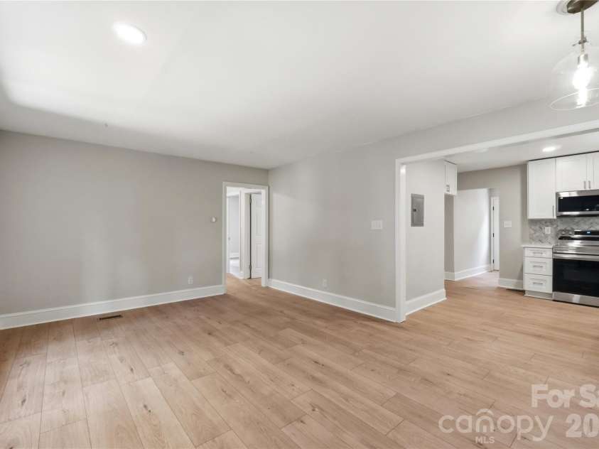 2617 Clydesdale Terrace, Charlotte, NC 28208.  MLS# CAR4396646, YatesRealty ID 33391. 