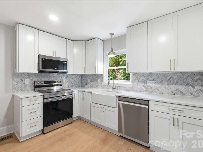 2617 Clydesdale Terrace, Charlotte, NC 28208.  MLS# CAR4396646, YatesRealty ID 33391. 