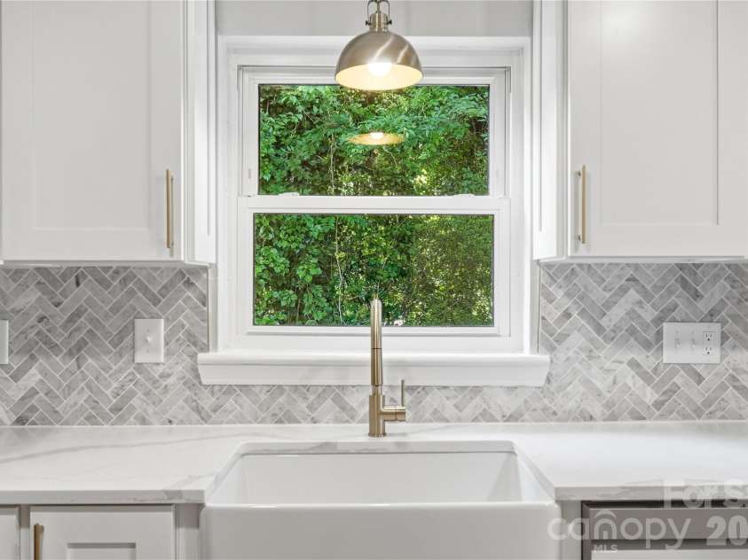 2617 Clydesdale Terrace, Charlotte, NC 28208.  MLS# CAR4396646, YatesRealty ID 33391. 