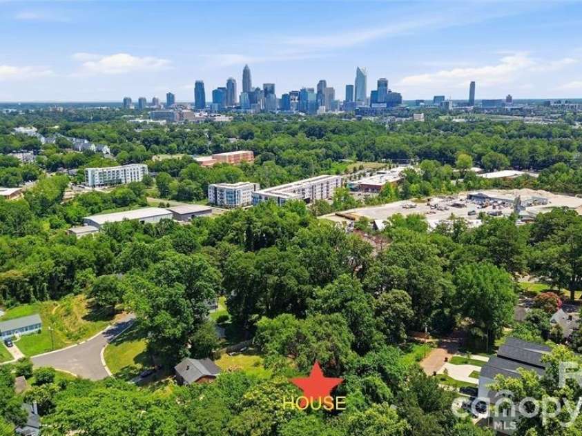 2617 Clydesdale Terrace, Charlotte, NC 28208.  MLS# CAR4396646, YatesRealty ID 33391. 