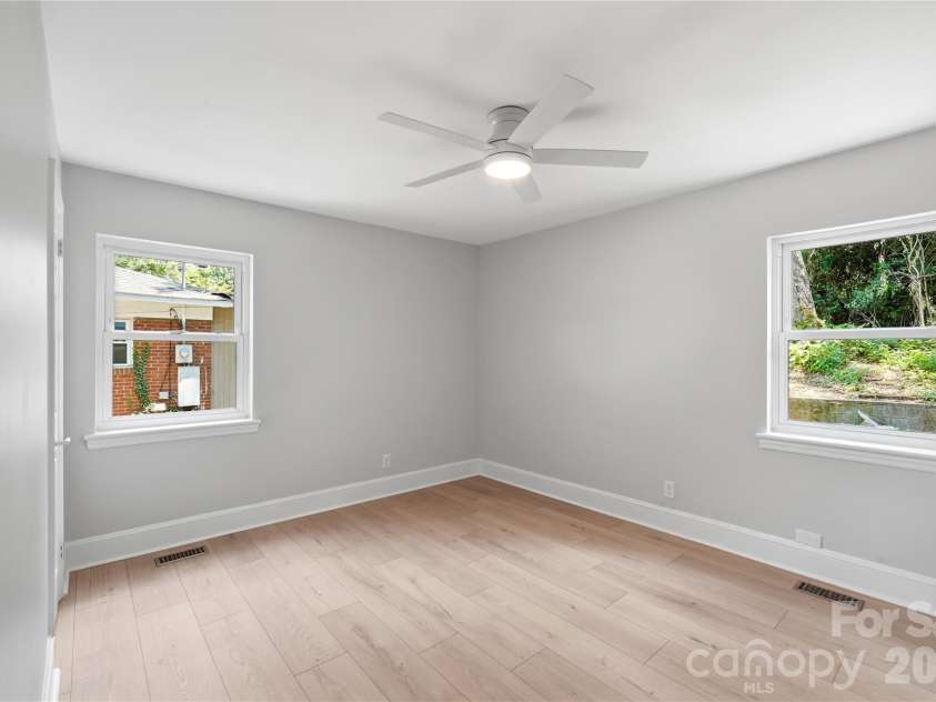 2617 Clydesdale Terrace, Charlotte, NC 28208.  MLS# CAR4396646, YatesRealty ID 33391. Primary