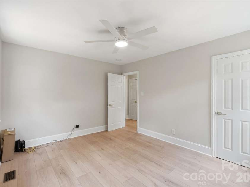 2617 Clydesdale Terrace, Charlotte, NC 28208.  MLS# CAR4396646, YatesRealty ID 33391. Primary