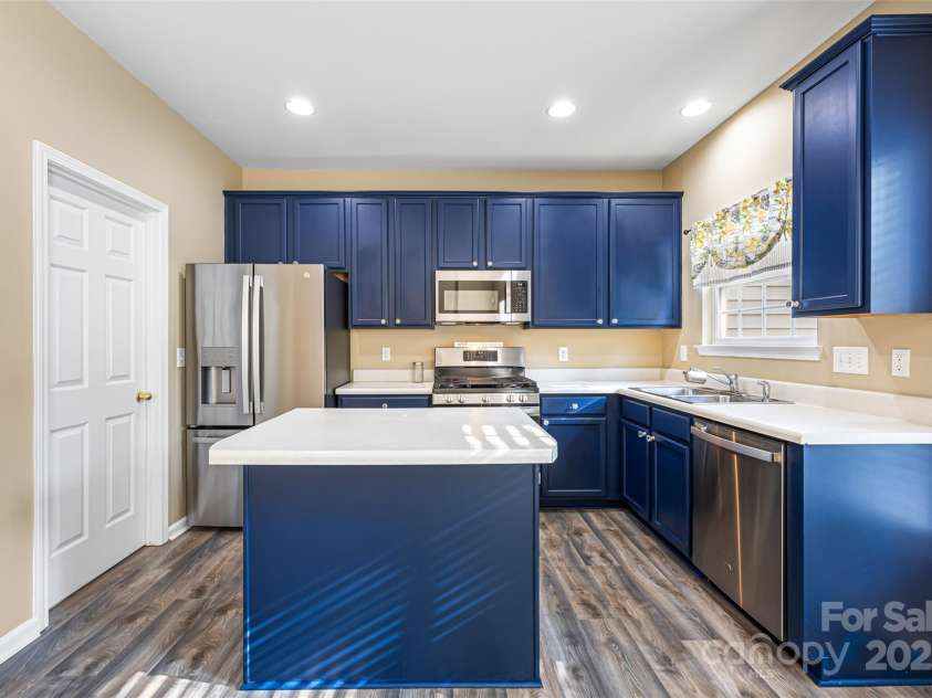 128 Autumn Falls Drive, Lake Wylie, SC 29710.  MLS# CAR4287953, YatesRealty ID 33393. 