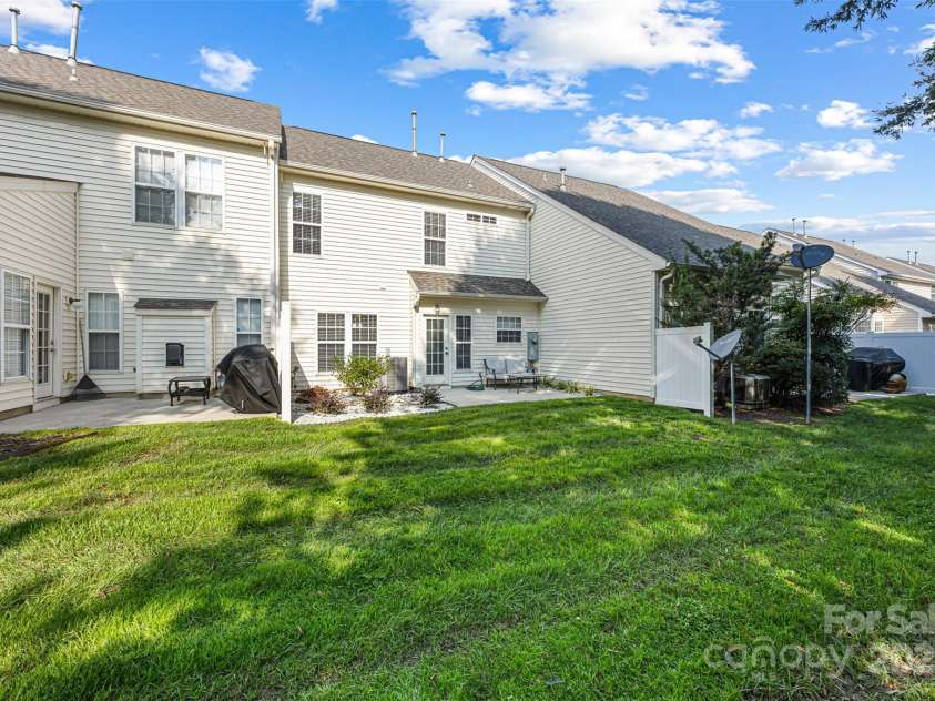 128 Autumn Falls Drive, Lake Wylie, SC 29710.  MLS# CAR4287953, YatesRealty ID 33393. 