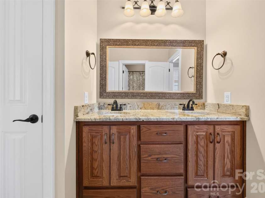 157 Natures Trail, Statesville, NC 28625.  MLS# CAR4396943, YatesRealty ID 33394. 2nd main level bath