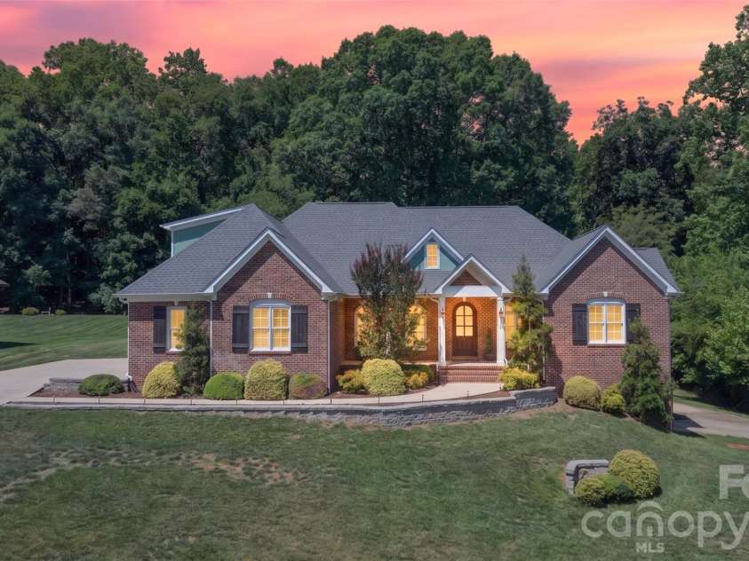 157 Natures Trail, Statesville, NC 28625.  MLS# CAR4396943, YatesRealty ID 33394. Front Exterior