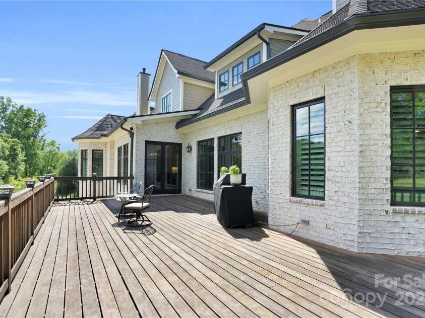 1430 Rosehill Drive, Waxhaw, NC 28173.  MLS# CAR4274652, YatesRealty ID 33396. Spacious Deck off Breakfast Room