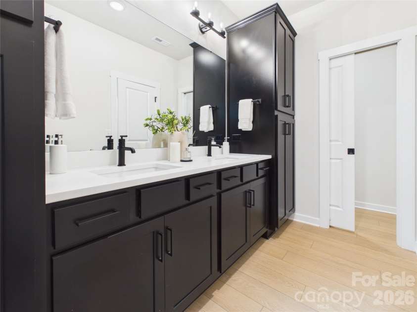 2641 Ravencroft Drive, Charlotte, NC 28208.  MLS# CAR4389878, YatesRealty ID 33396. 