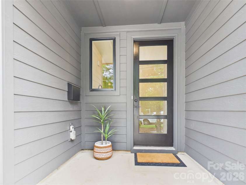 2641 Ravencroft Drive, Charlotte, NC 28208.  MLS# CAR4389878, YatesRealty ID 33396. 