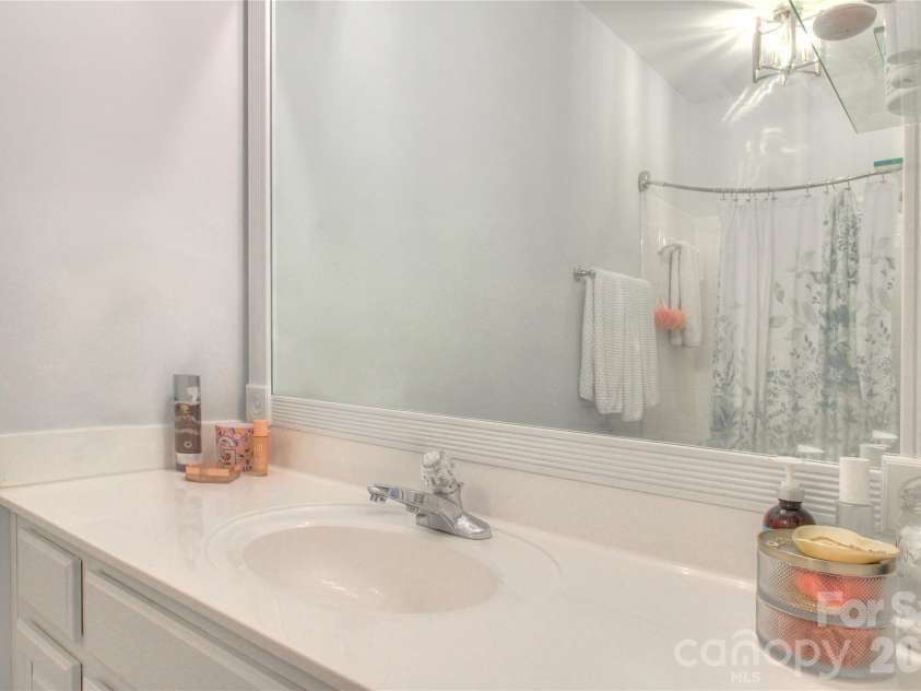 3009 Thayer Drive, Waxhaw, NC 28173.  MLS# CAR4385990, YatesRealty ID 33397. 