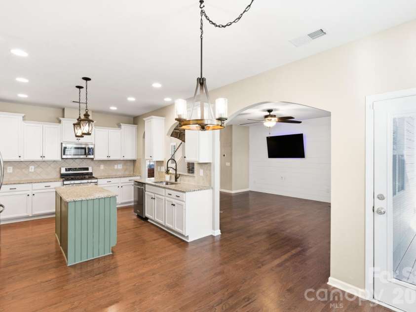 4320 Carrington Drive, Lancaster, SC 29720.  MLS# CAR4330470, YatesRealty ID 33397. 