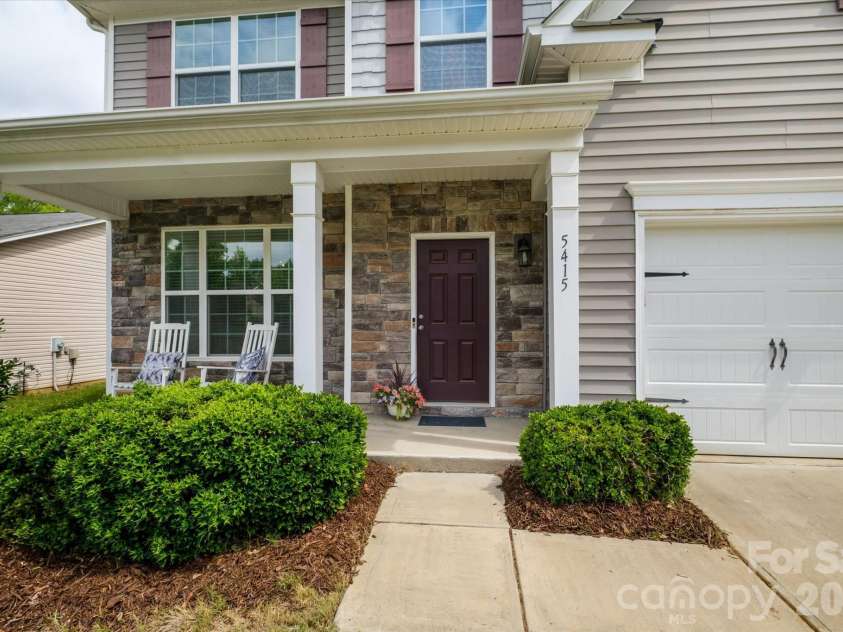 5415 Fenway Drive, Charlotte, NC 28273.  MLS# CAR4391362, YatesRealty ID 33398. 