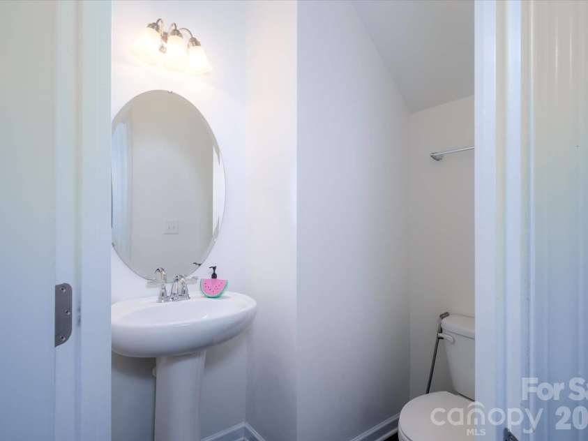 5415 Fenway Drive, Charlotte, NC 28273.  MLS# CAR4391362, YatesRealty ID 33398. 