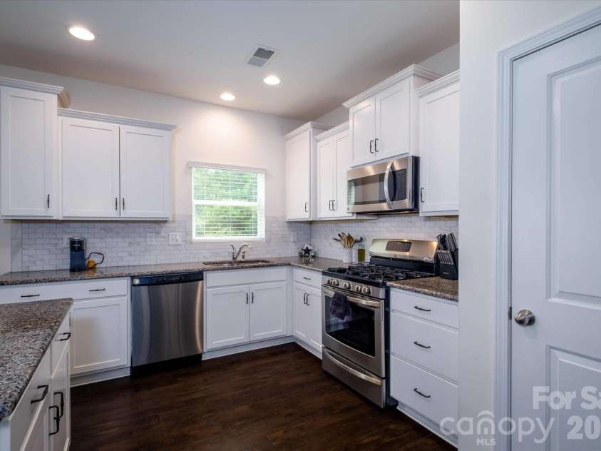 5415 Fenway Drive, Charlotte, NC 28273.  MLS# CAR4391362, YatesRealty ID 33398. 
