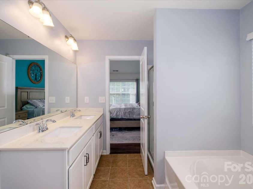5415 Fenway Drive, Charlotte, NC 28273.  MLS# CAR4391362, YatesRealty ID 33398. 