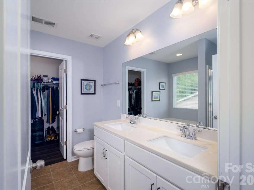 5415 Fenway Drive, Charlotte, NC 28273.  MLS# CAR4391362, YatesRealty ID 33398. 