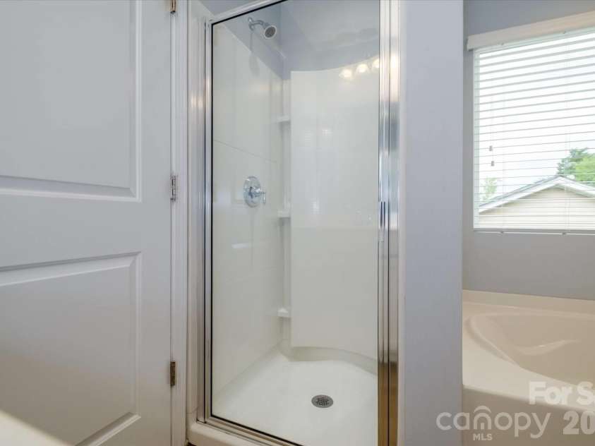 5415 Fenway Drive, Charlotte, NC 28273.  MLS# CAR4391362, YatesRealty ID 33398. 