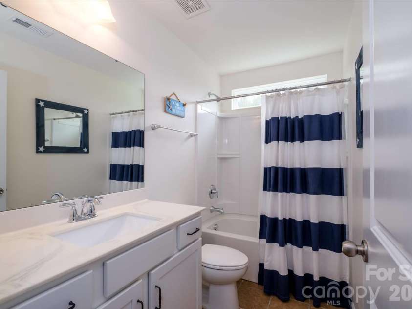 5415 Fenway Drive, Charlotte, NC 28273.  MLS# CAR4391362, YatesRealty ID 33398. 