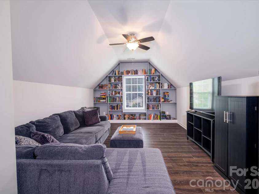 5415 Fenway Drive, Charlotte, NC 28273.  MLS# CAR4391362, YatesRealty ID 33398. 