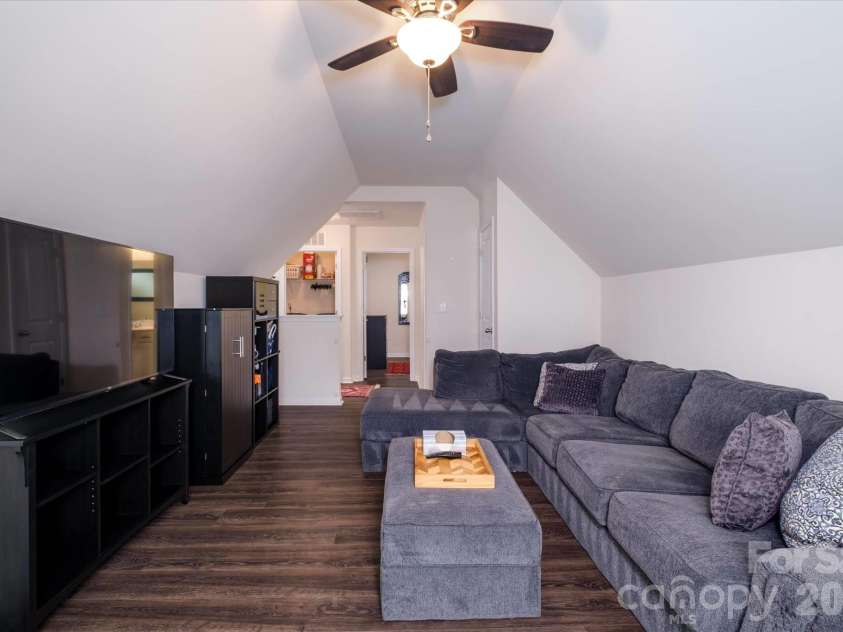 5415 Fenway Drive, Charlotte, NC 28273.  MLS# CAR4391362, YatesRealty ID 33398. 