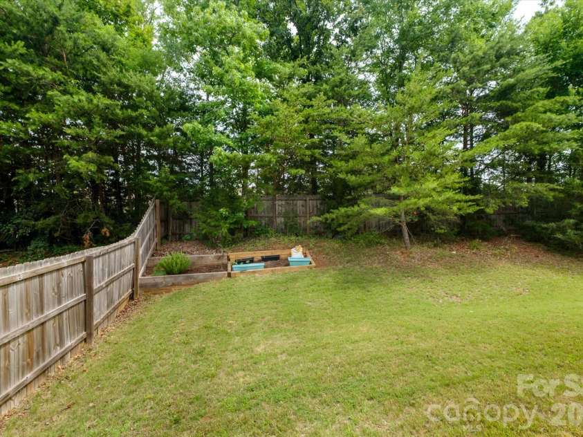 5415 Fenway Drive, Charlotte, NC 28273.  MLS# CAR4391362, YatesRealty ID 33398. 