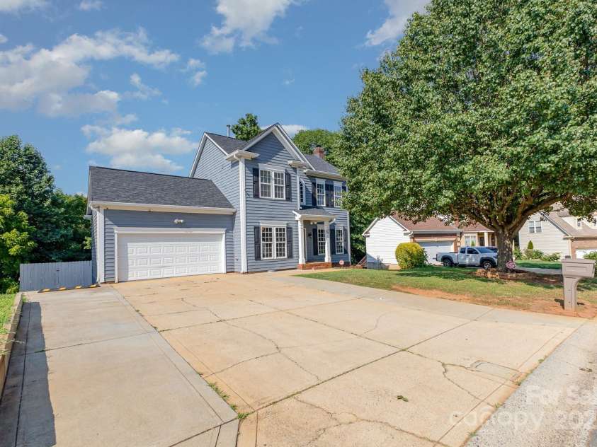 6930 Culloden More Court, Charlotte, NC 28217.  MLS# CAR4276886, YatesRealty ID 33398. 
