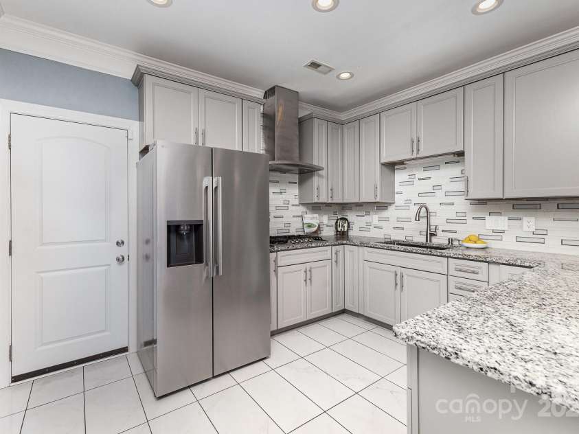 6930 Culloden More Court, Charlotte, NC 28217.  MLS# CAR4276886, YatesRealty ID 33398. 