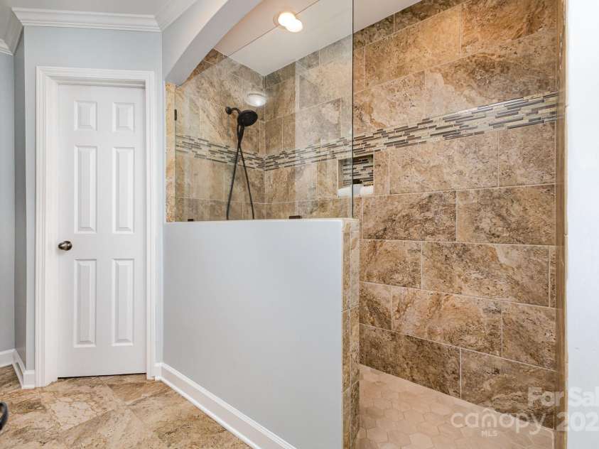 6930 Culloden More Court, Charlotte, NC 28217.  MLS# CAR4276886, YatesRealty ID 33398. 