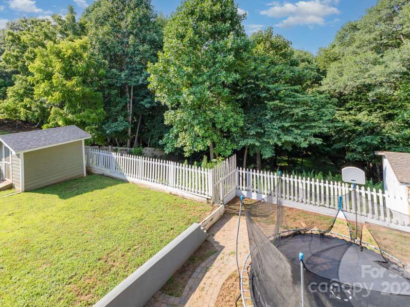 6930 Culloden More Court, Charlotte, NC 28217.  MLS# CAR4276886, YatesRealty ID 33398. 