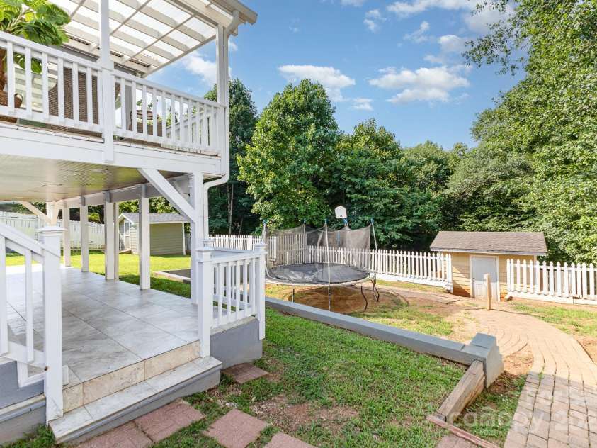 6930 Culloden More Court, Charlotte, NC 28217.  MLS# CAR4276886, YatesRealty ID 33398. 