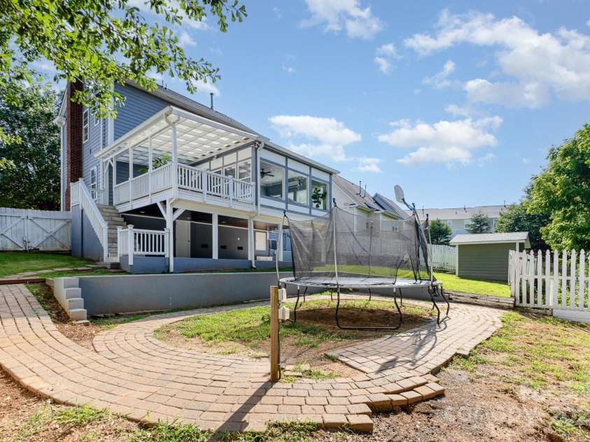 6930 Culloden More Court, Charlotte, NC 28217.  MLS# CAR4276886, YatesRealty ID 33398. 