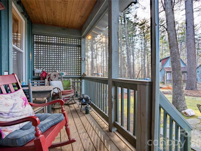 46 Rhett Drive, Flat Rock, NC 28731.  MLS# CAR4397835, YatesRealty ID 33399. 