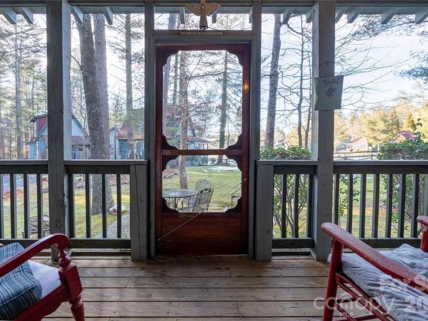 46 Rhett Drive, Flat Rock, NC 28731.  MLS# CAR4397835, YatesRealty ID 33399. 