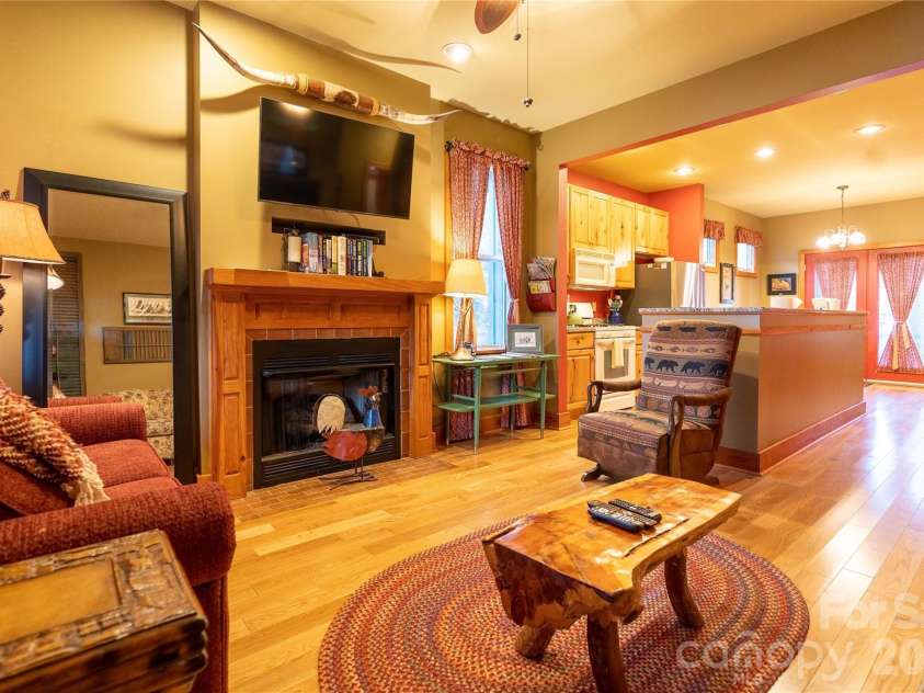 46 Rhett Drive, Flat Rock, NC 28731.  MLS# CAR4397835, YatesRealty ID 33399. 