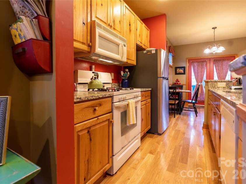 46 Rhett Drive, Flat Rock, NC 28731.  MLS# CAR4397835, YatesRealty ID 33399. 