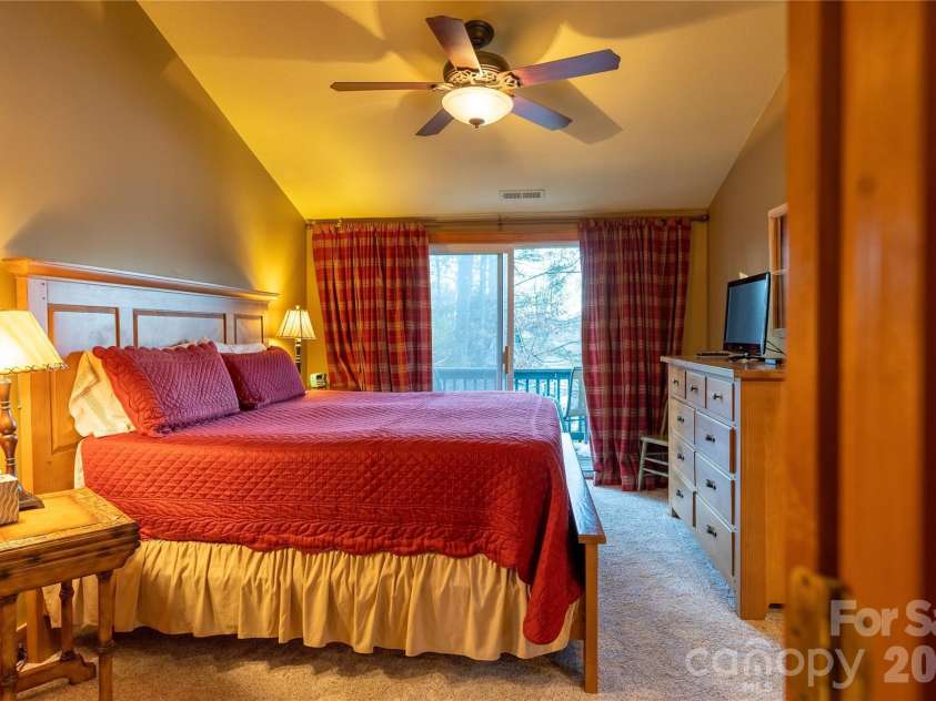 46 Rhett Drive, Flat Rock, NC 28731.  MLS# CAR4397835, YatesRealty ID 33399. 