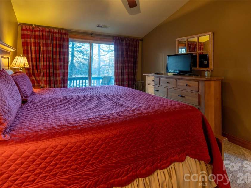 46 Rhett Drive, Flat Rock, NC 28731.  MLS# CAR4397835, YatesRealty ID 33399. 