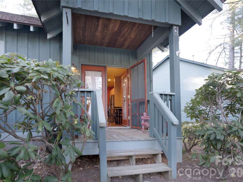 46 Rhett Drive, Flat Rock, NC 28731.  MLS# CAR4397835, YatesRealty ID 33399. 