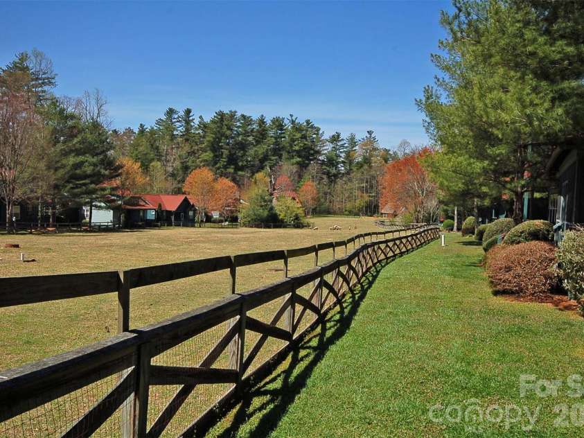 46 Rhett Drive, Flat Rock, NC 28731.  MLS# CAR4397835, YatesRealty ID 33399. 