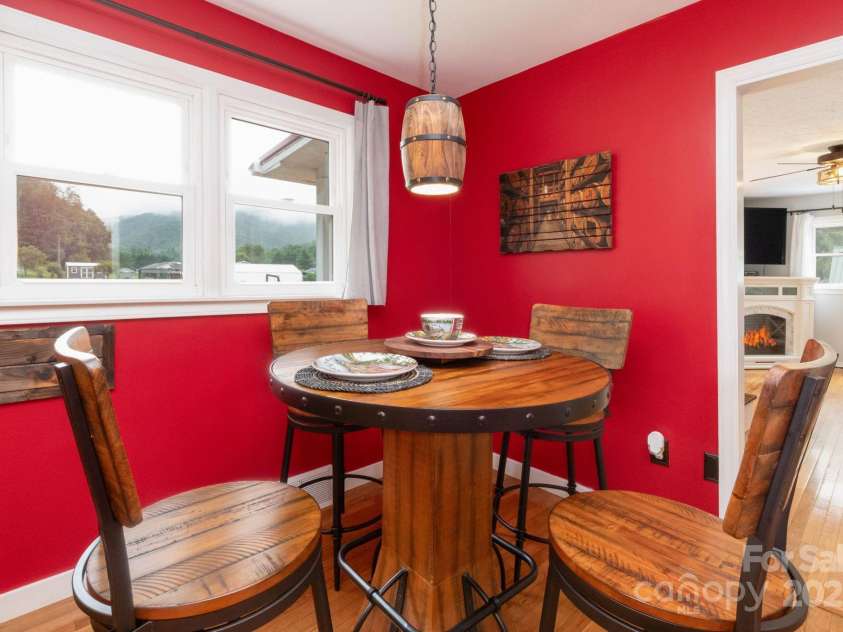 93 Valley View Circle, Waynesville, NC 28786.  MLS# CAR4283614, YatesRealty ID 33399. 